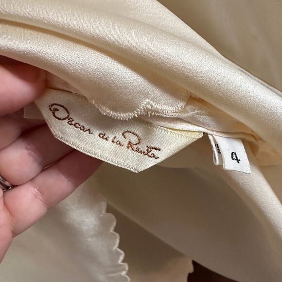 OSCAR de la RENTA | Cream Silk Scallop Edge Boxy wide Sleeve V Neck Blouse Sz 4 - Picture 5 of 5